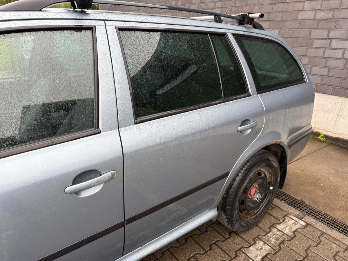 Skoda Octavia 1U original Tür hinten links LF7U Stonegrey Kombi Rohbau BJ03